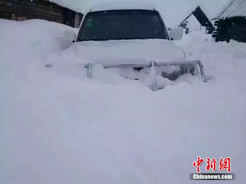 珍しい豪雪で山岳地域は2メートルの積雪　新疆