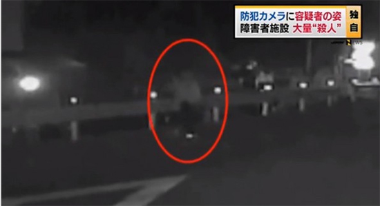 笑みを浮かべる植松容疑者　警察は家宅捜索を開始