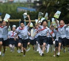 新学期をスタートする小学生たち