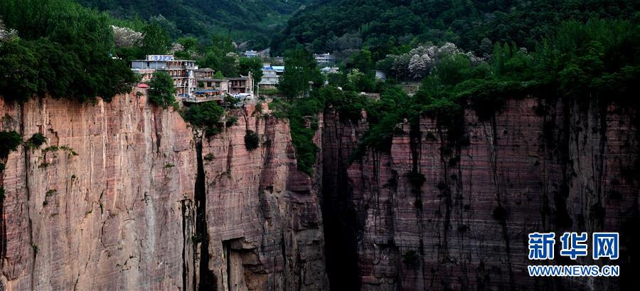 太行山脈の山奥にある絶壁の峡谷