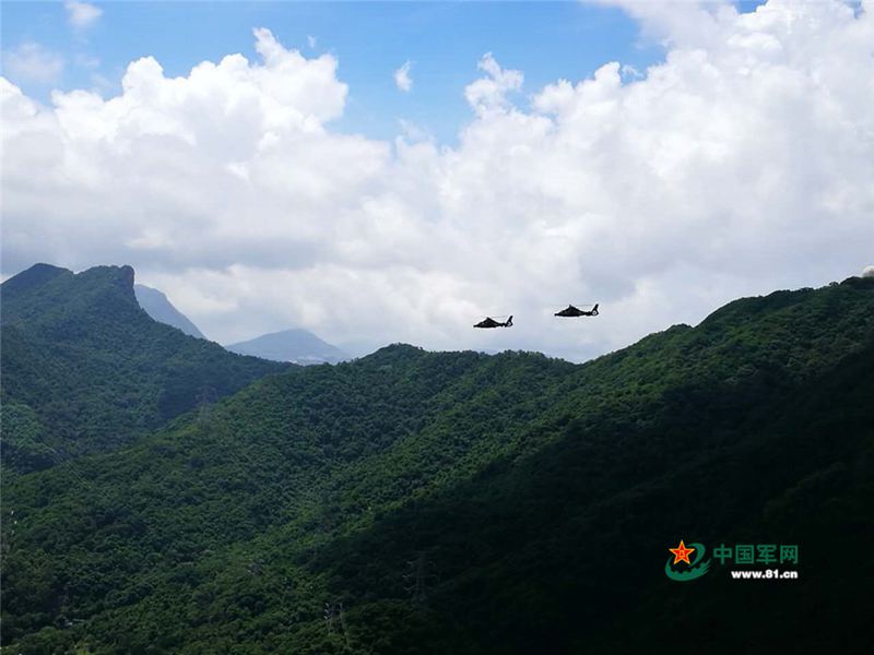 駐香港部隊が海・空合同パトロール活動を実施