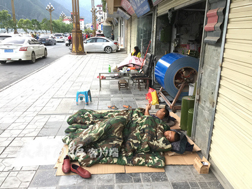 九寨溝地震発生後、初めての朝の様子　四川省