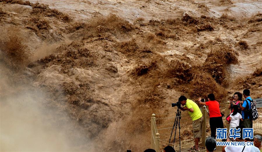 黄河上流の豪雨の影響で黄河壺口瀑布が再び増水　山西省