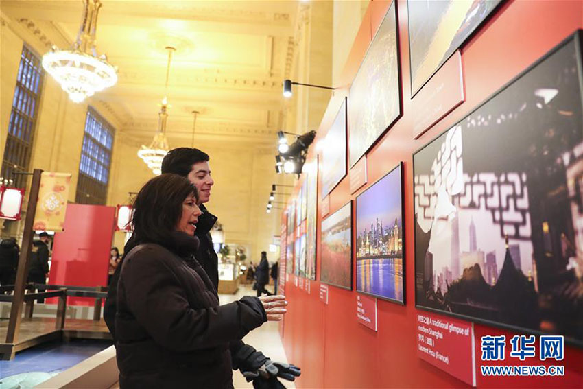 米NYのグランド・セントラル駅で上海文化を紹介するパネル展