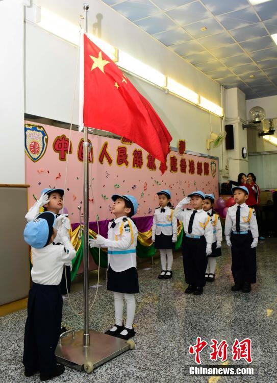 解放軍駐香港部隊、香港地区の子供たちと交流イベントを開く