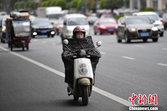 成都市の気温が急低下、一夜にして冬に逆戻り