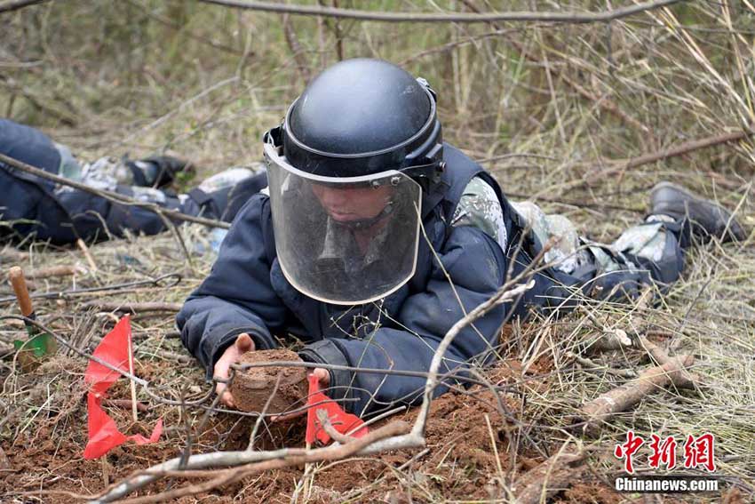 中国・ベトナムの国境付近で地雷除去作業が開始 広西壮族自治区