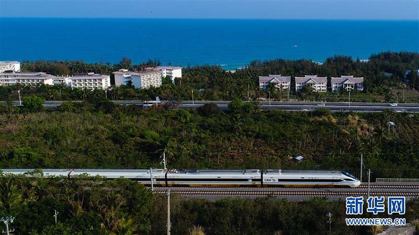 海南省の観光名所と重要都市を結ぶ世界初の環島高速鉄道