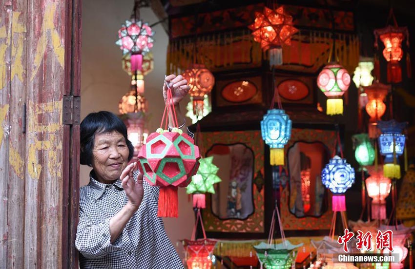 中国の無形文化遺産　浙江省仙居県の刺繍入り骨なし灯籠工芸