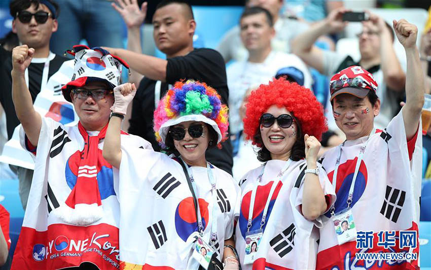 W杯予選リーグ　個性豊かなサポーターたち