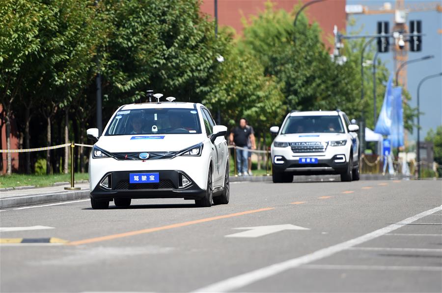 自動運転車が重慶の複雑な交通環境に挑戦