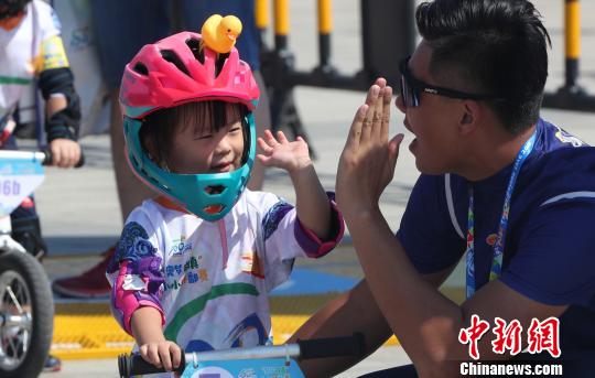 チビッ子ライダーの熱き戦い！江西省でキッズランニングバイク大会　