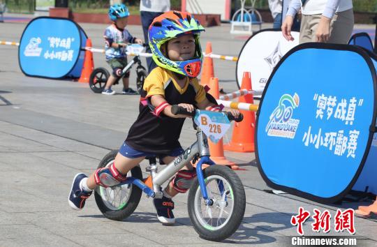 チビッ子ライダーの熱き戦い！江西省でキッズランニングバイク大会　