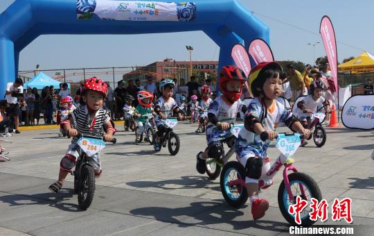 チビッ子ライダーの熱き戦い！江西省でキッズランニングバイク大会　