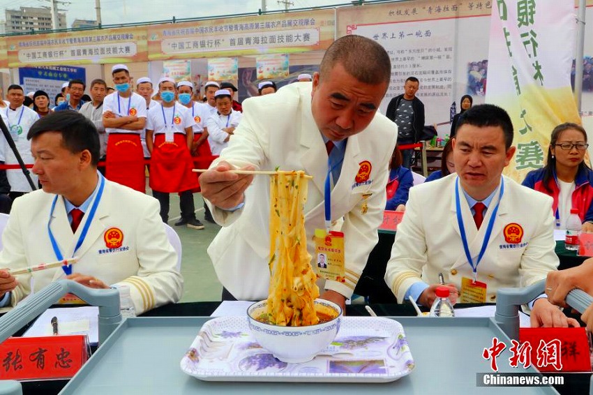 ラーメン職人たちが珠玉の技競う　青海省初のラーメン技能大会