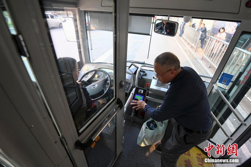 長沙市の一部新型公共バスに運転席隔離装置が設置