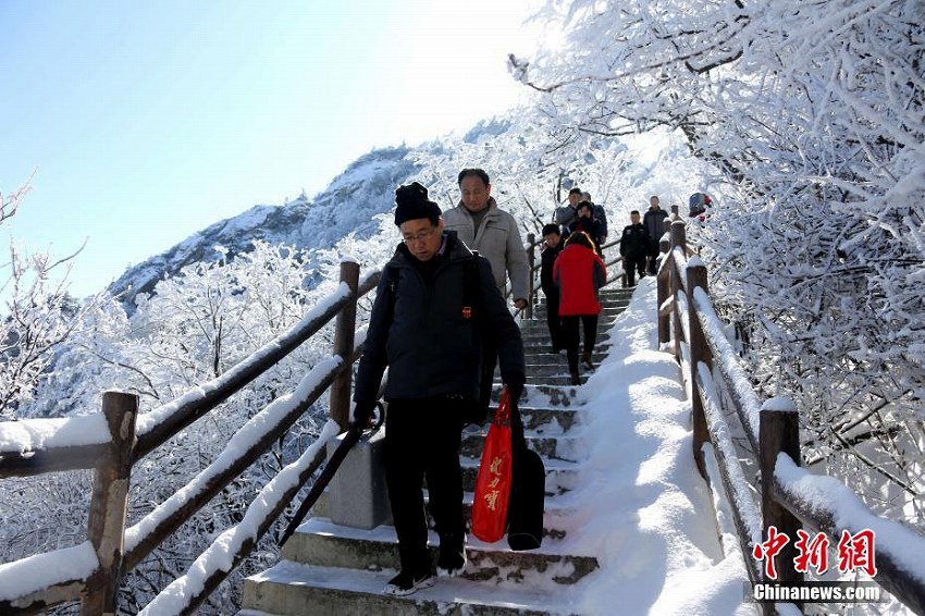 河南老君山、降雪後の清々しい雪景色