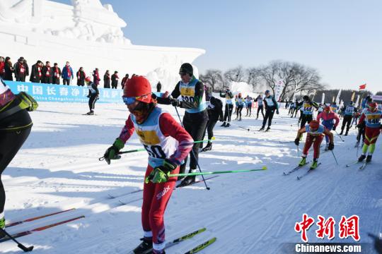 長春でクロスカントリースキー大会　国内外1千人が参加