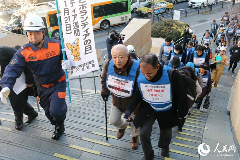 逃げ出す街から逃げ込める街へ　森ビルによる外国人帰宅困難者受入訓練