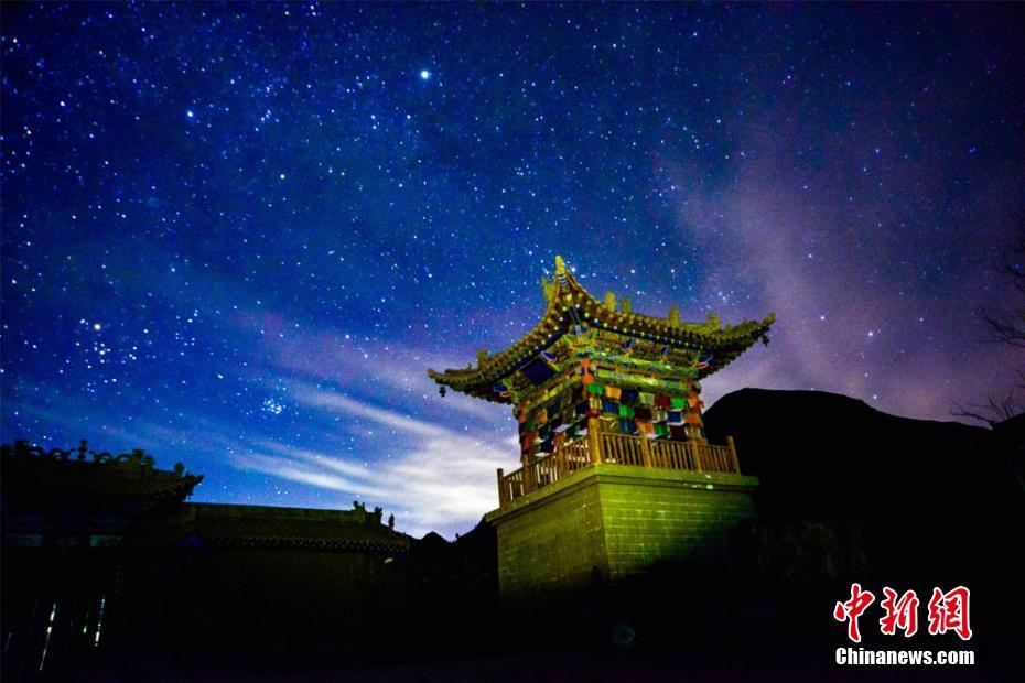 美しくも幻想的な敦煌に広がる星空（撮影・王斌銀）。