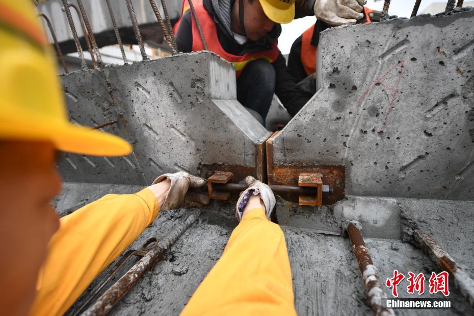 柱の無い広々とした駅構内に　中国で初めて地下鉄に応用のプレキャスト構造