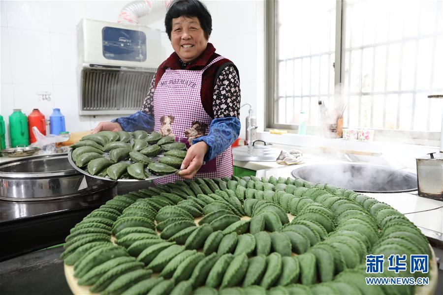 爽やかなヨモギの香り楽しむ伝統的な食べ物「清明果」　浙江省杭州市