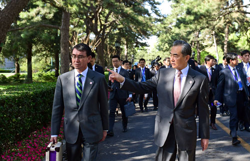 王毅部長「新時代のニーズに合致する中日経済関係を構築」