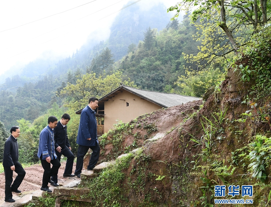 習近平総書記「衣食・義務教育・基本医療・住宅の安全を保障」