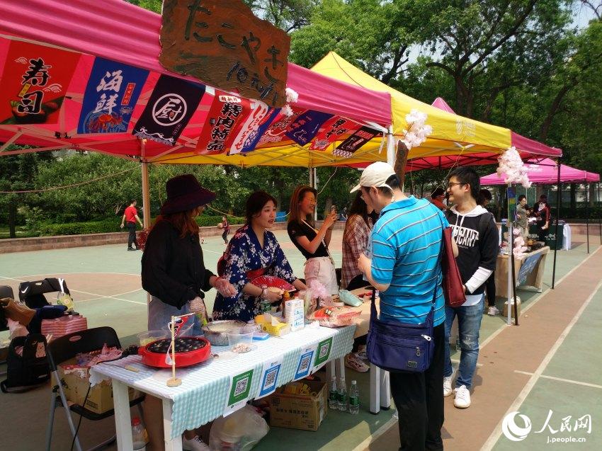 北京語言大学で第8回東方言語文化学院文化祭「一言北語、万博東方」