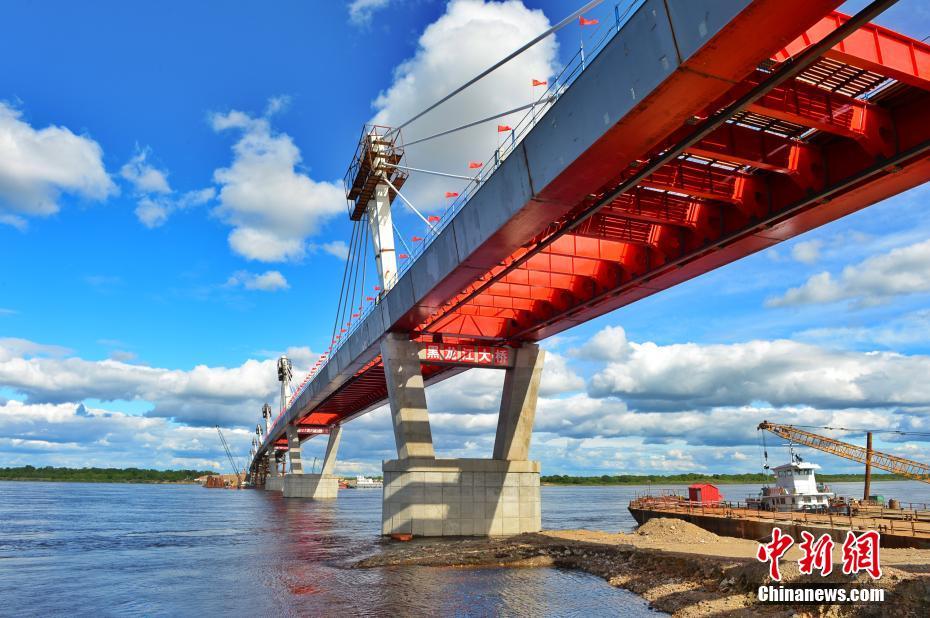 中国とロシアを結ぶ黒竜江大橋（撮影・邵国良）。