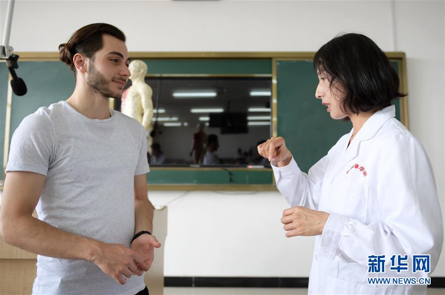 中国で鍼灸学ぶ留学生のジョニーさん