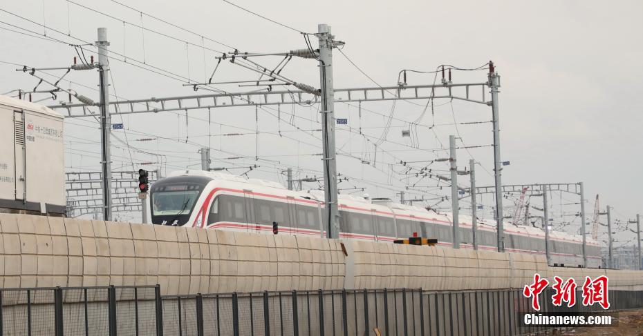 北京新空港線「白鯨号」が空車で試験走行