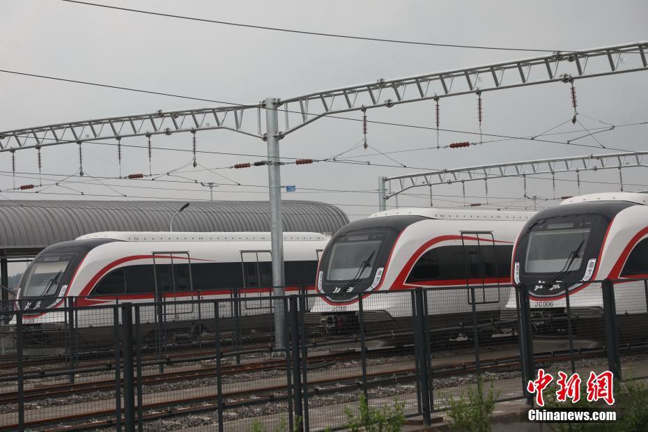 北京新空港線「白鯨号」が空車で試験走行