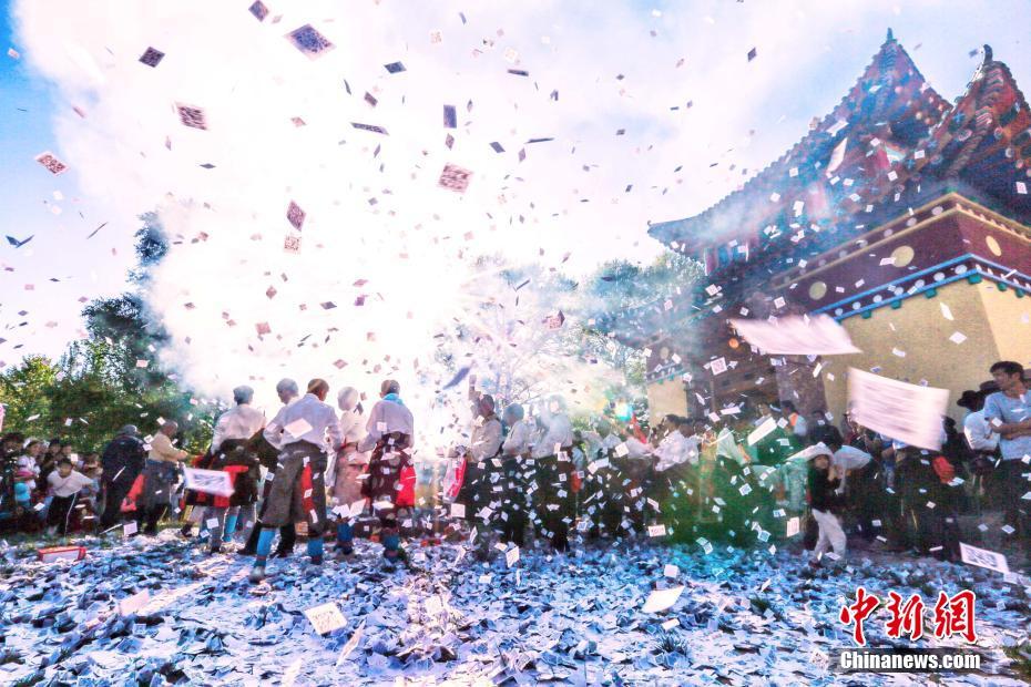 祭りの様子（撮影・張海麟）。