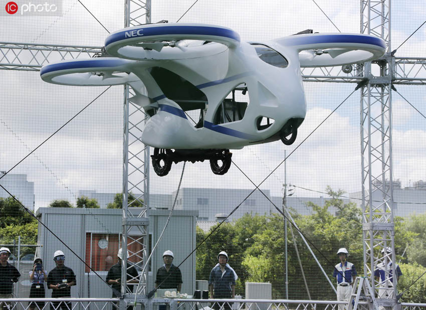 NECが浮上実験に成功した「空飛ぶ車」の試作機（写真著作権は東方ICが所有のため転載禁止）。