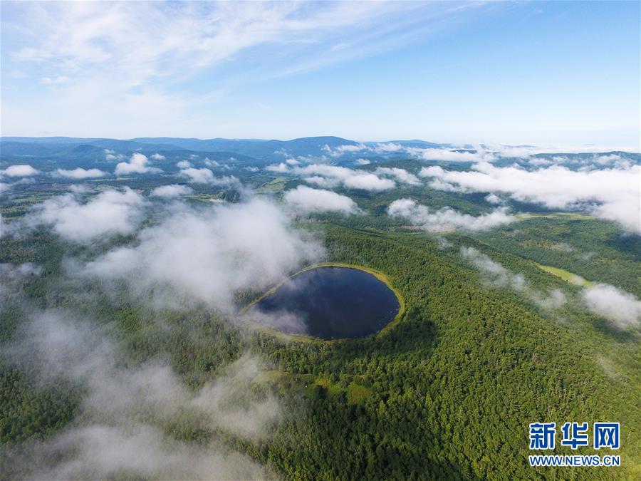 青々とした木々と湖が美しい夏のアルシャン　内蒙古