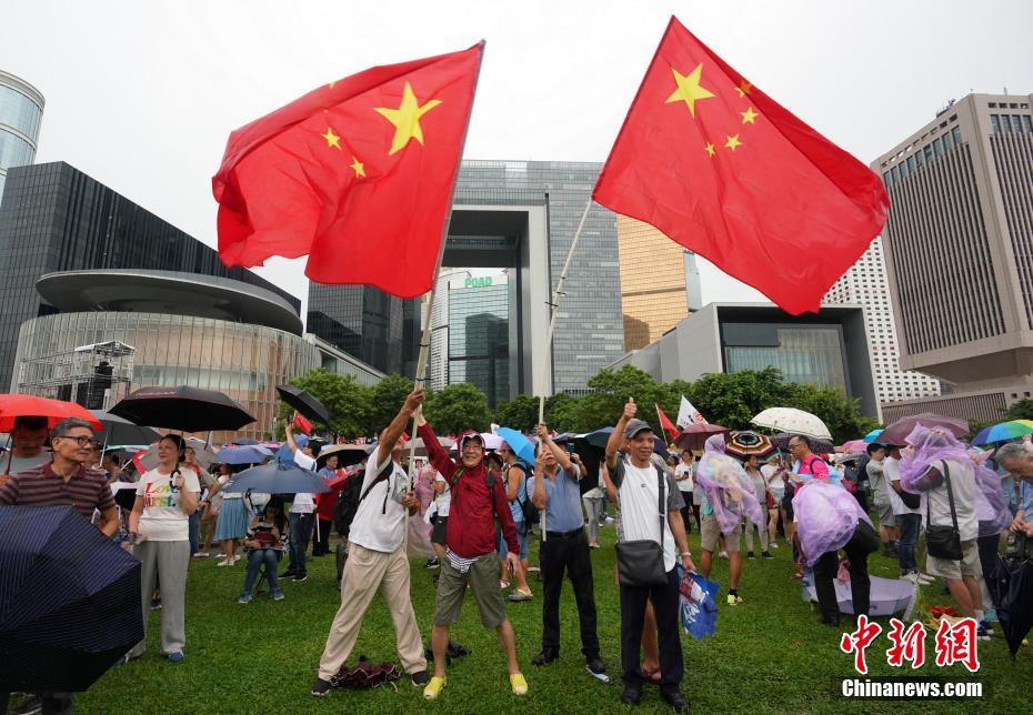 香港で「暴力反対、香港を救おう」集会　市民47万人以上が参加