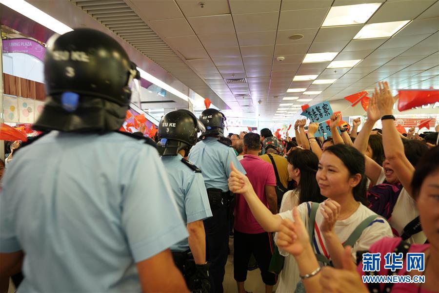 「国歌を歌うのはあなた一人じゃない」香港市民が中国国歌斉唱するイベント