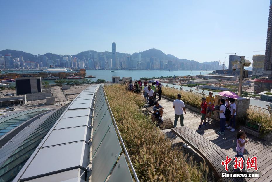 香港地区の高速鉄道開通から1周年、西九龍駅は重要な出入境の玄関口に