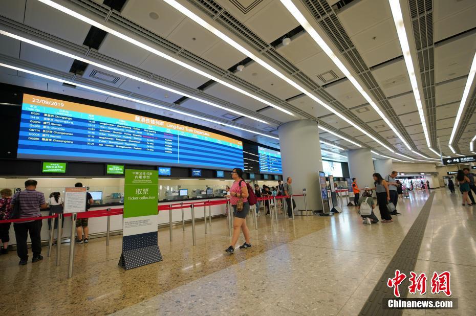 香港地区の高速鉄道開通から1周年、西九龍駅は重要な出入境の玄関口に