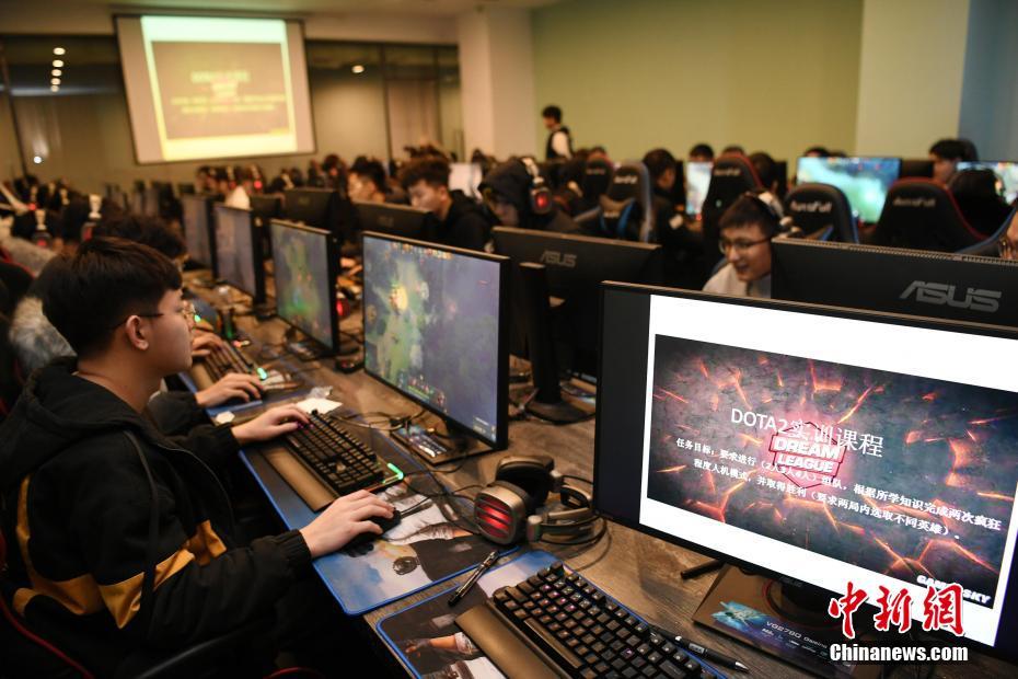 学生たちが授業でゲーム！長春のeスポーツ学科を訪ねて　吉林省