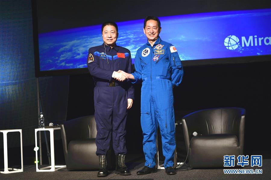 中日の宇宙飛行士が東京で対談