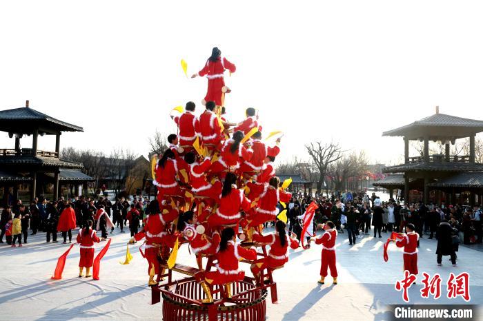 「清明上河園」で新年を祝う伝統的な民俗芸能イベント開催　河南省