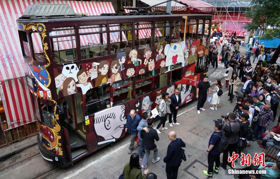 香港のトラムにアニメ電車が登場、往年のアニメキャラが大集合