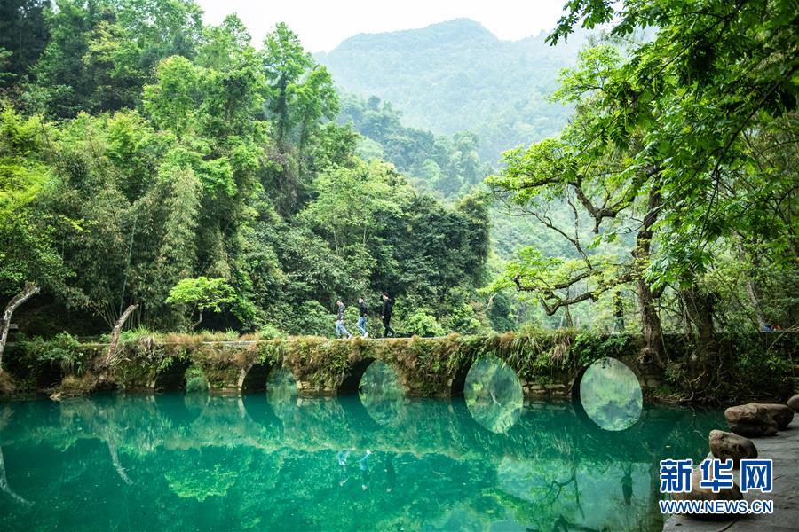 茘波県小七孔景勝地の風景（4月10日撮影・陶亮）