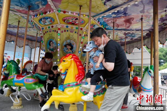 5日間限定の遊園地登場！上海市の南京東路歩行者天国