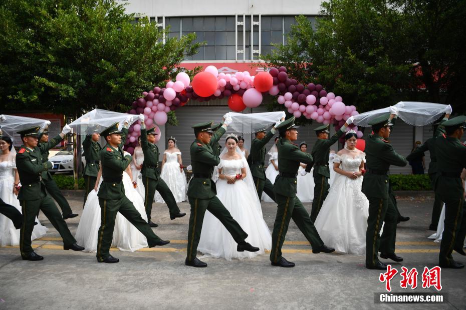 武装警察兵営で「集団結婚式」　雲南省