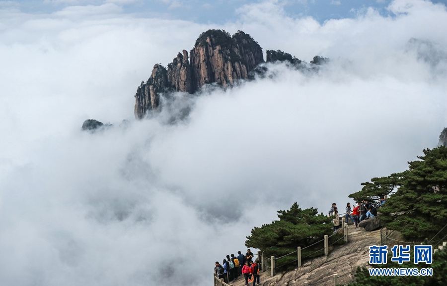 秋の気配満ちた黄山　仙界のような雲海