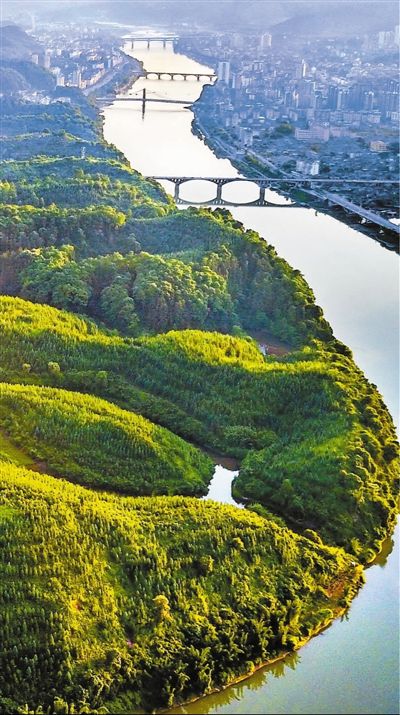 美しい自然と都市が共存する三明市沙県（撮影・陳霖）。