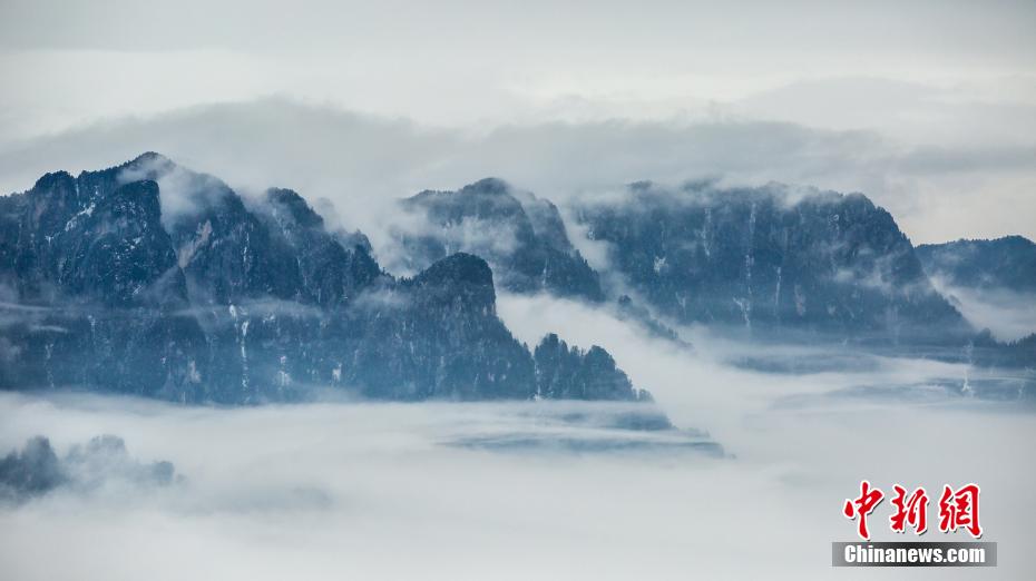 神農架の雲海（撮影・薛揚）。